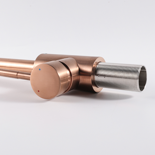 Küchenmischbatterie aus Edelstahl in Roségold